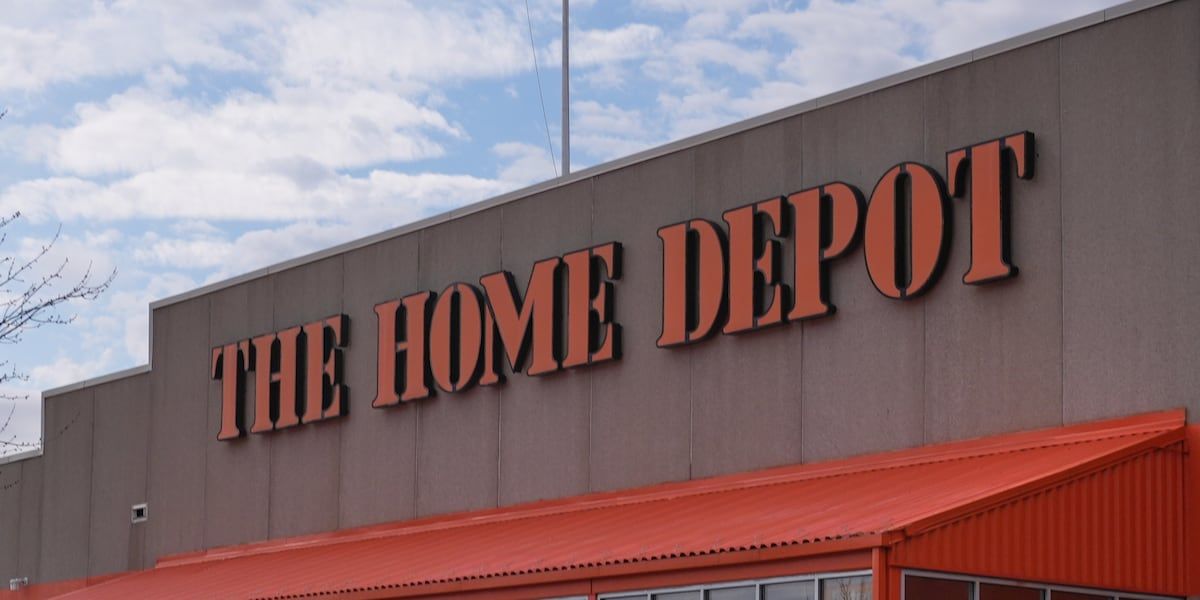 Mauricio Jimenez, a former store manager in Florida, is accused of giving repeat customers unauthorized discounts that c