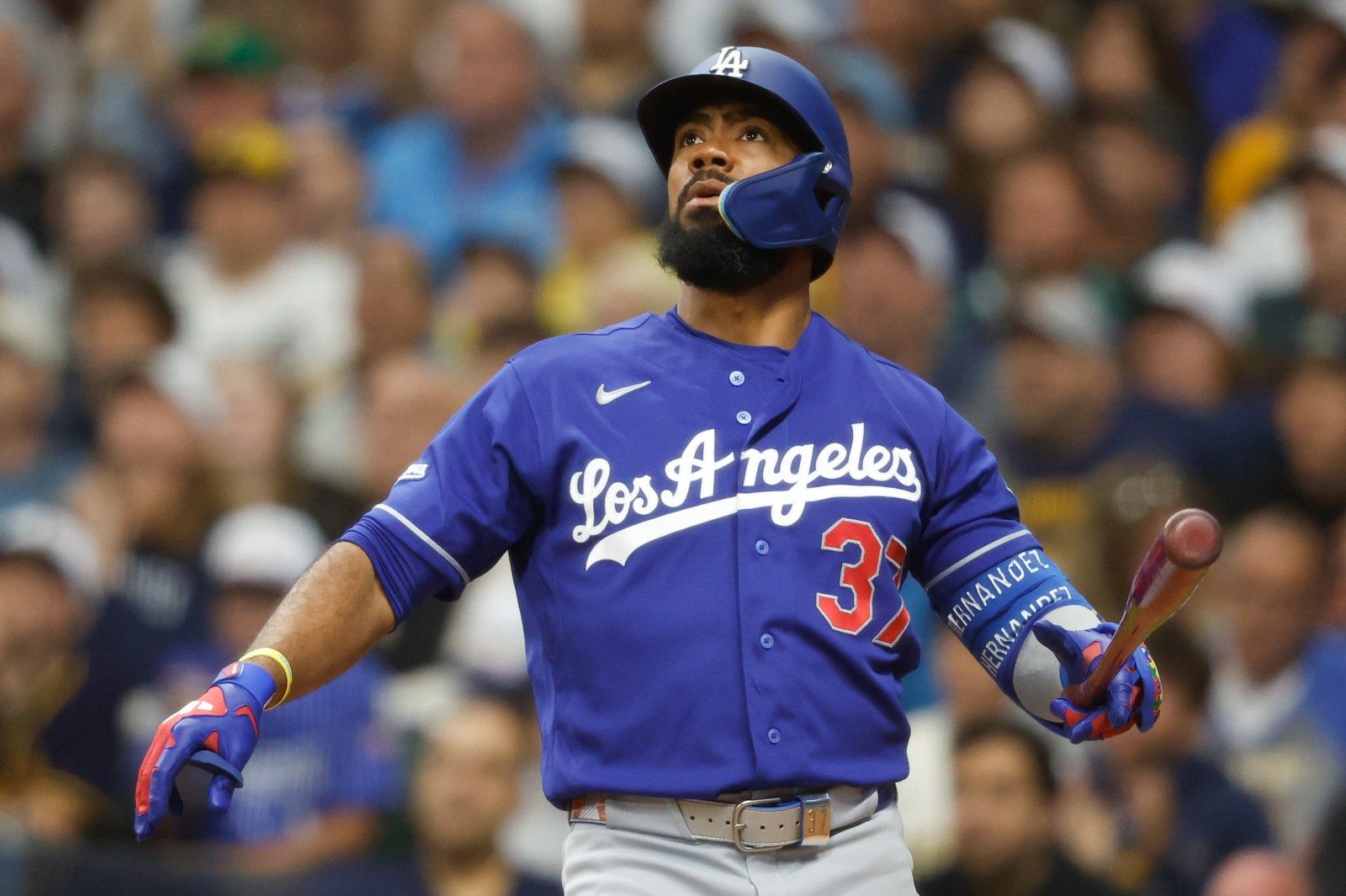 Teoscar Hernandez's six RBIs and record bullpen fuel Dodgers' decisive win over Brewers