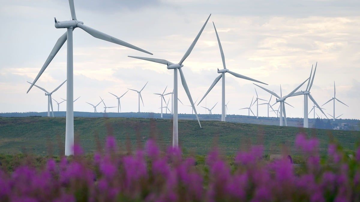 Scottish First Minister Swinney Accuses Starmer of Failing Scotland During Energy Crisis as Oil and Gas Prices Surge