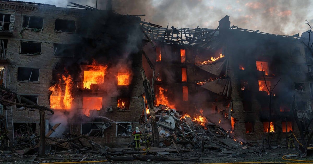 Zelensky Warns of Oreshnik Strike While Kyiv Endures Major Air Assault