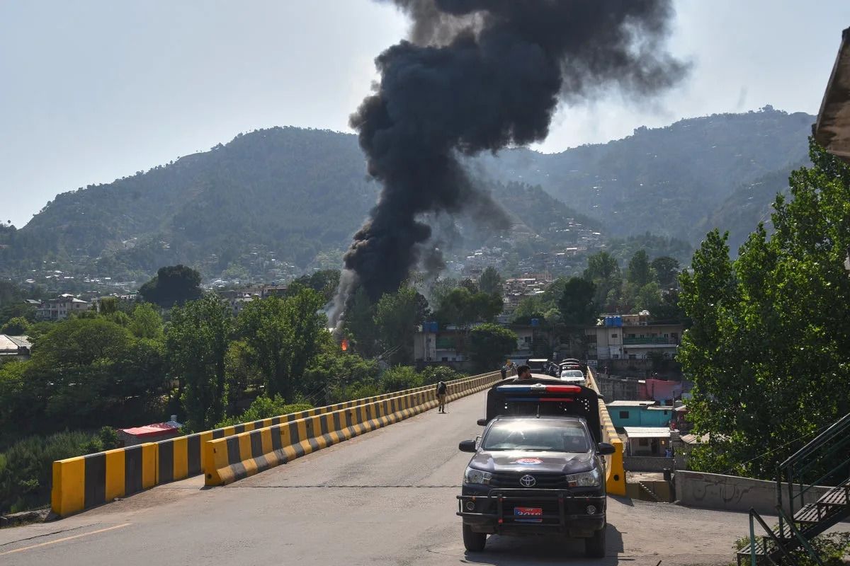Pakistan Army Mi-17 Helicopter Crashes in Kashmir, Killing All on Board; Inquiry Ordered