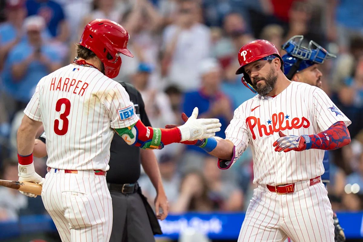 Philadelphia Phillies' Schwarber blasts two homers as Harper completes cycle against Mets.