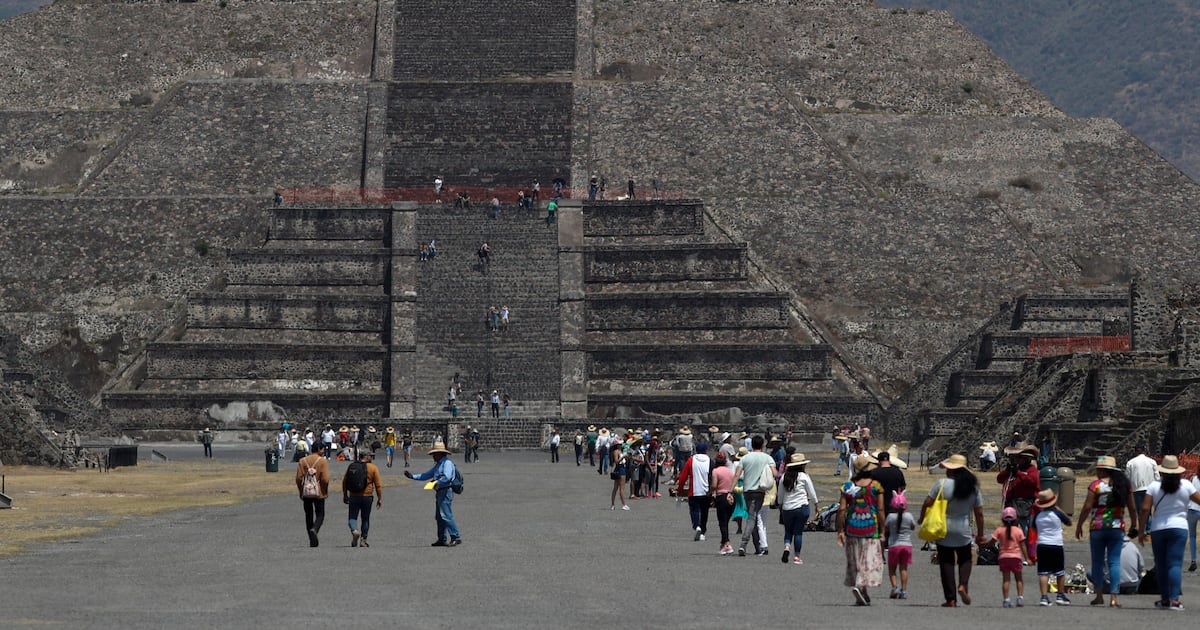 Canadian tourist killed and six injured in shooting at Mexico's Teotihuacan pyramids, suspect dies by suicide