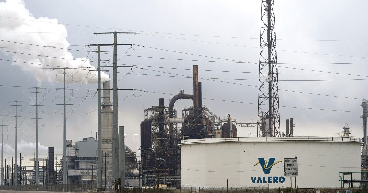 Port Arthur refinery explosion triggers shelter-in-place as officials investigate blast at major Valero facility