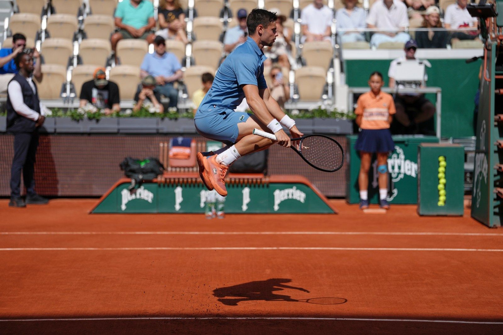 French Open Begins Amid Paris Heat Wave; Djokovic Set for Night Match Debut