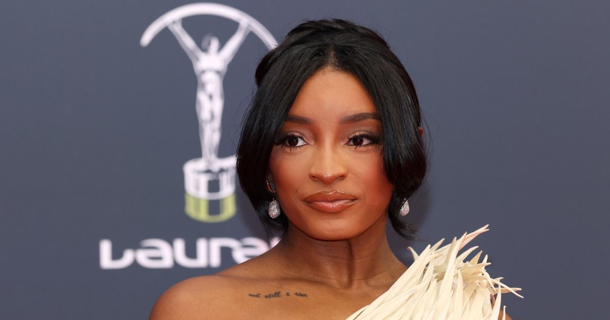 Simone Biles reveals she “almost died” from a serious health emergency, spending a week hospitalized