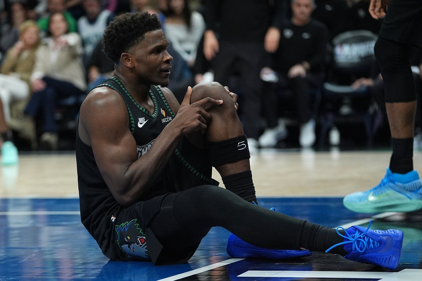 Anthony Edwards Questionable for Wolves' Game 1 vs. Spurs After Knee Injury Scare