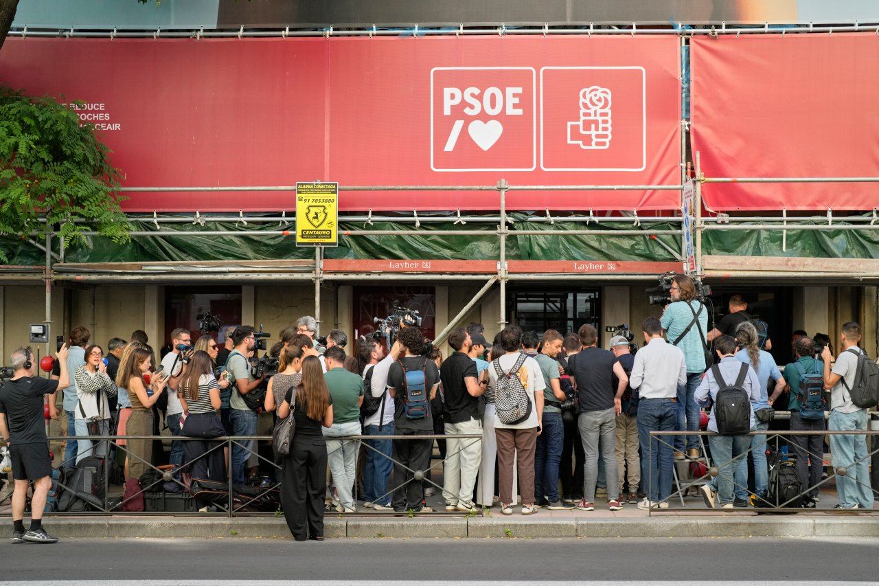 Spanish Police Raid Ruling PSOE Headquarters in Madrid for Corruption Evidence