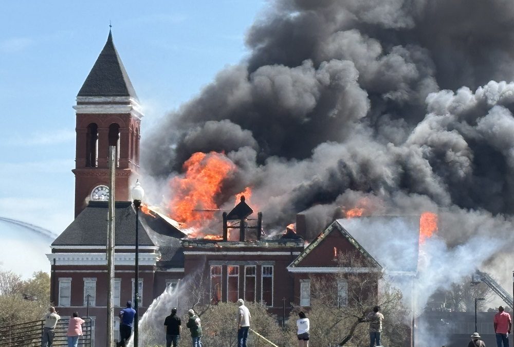 Historic Floyd County Courthouse in Rome, Georgia, Burns During Renovations as Downtown Evacuated
