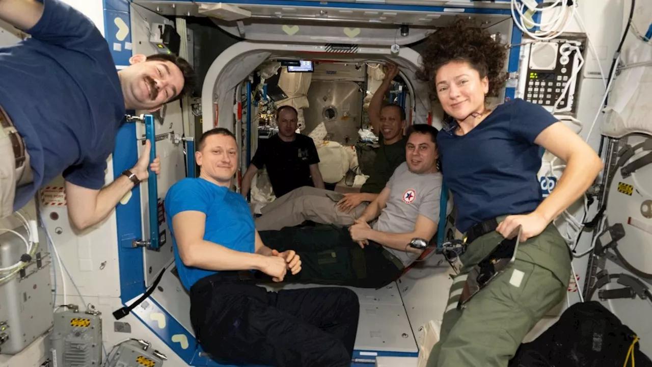 NASA Directs Five ISS Crew Members to SpaceX Dragon Amid Zvezda Module Air Leak