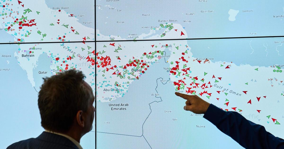Iran Reopens Hormuz Strait During Lebanon Ceasefire, Triggering Oil Price Drop and Bitcoin Rally