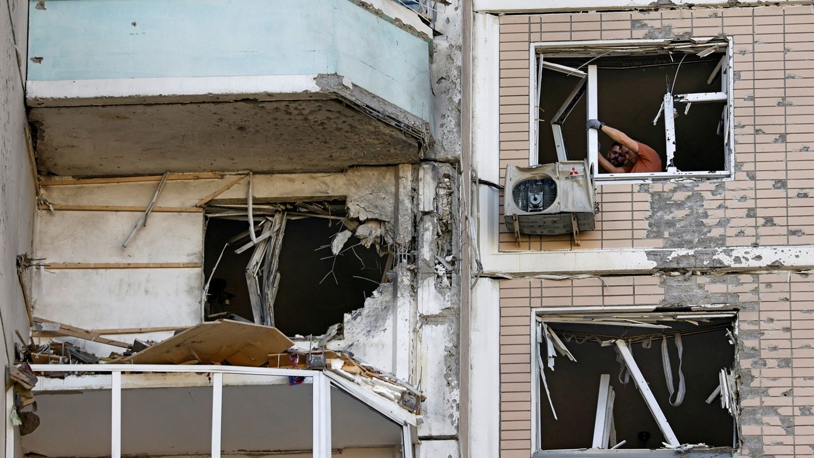 Ukraine Strikes Moscow Region with Drones as Russia Attacks Odesa and Dnipro, Causing Casualties
