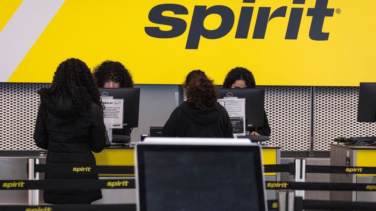 Spirit Airlines Ceases Operations After 34 Years Following Failed Bailout Amid Financial Collapse