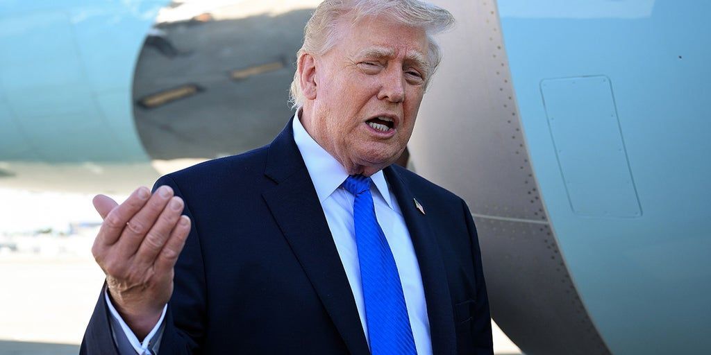 Trump plans Graceland visit after Memphis crime roundtable, tells crowd he loves Elvis but never met him