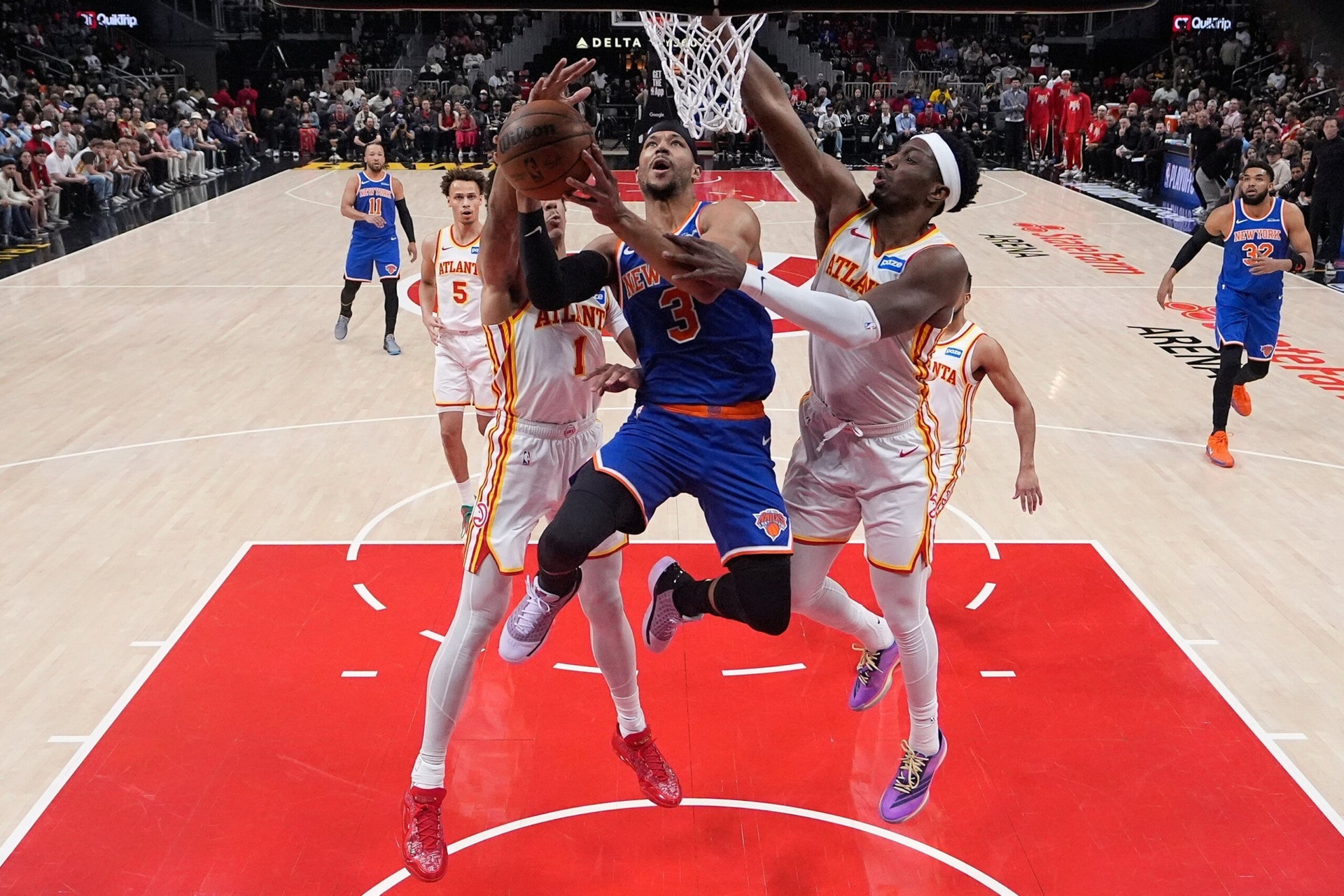 New York Knicks Set Playoff Record with Historic Halftime Lead Against Atlanta Hawks