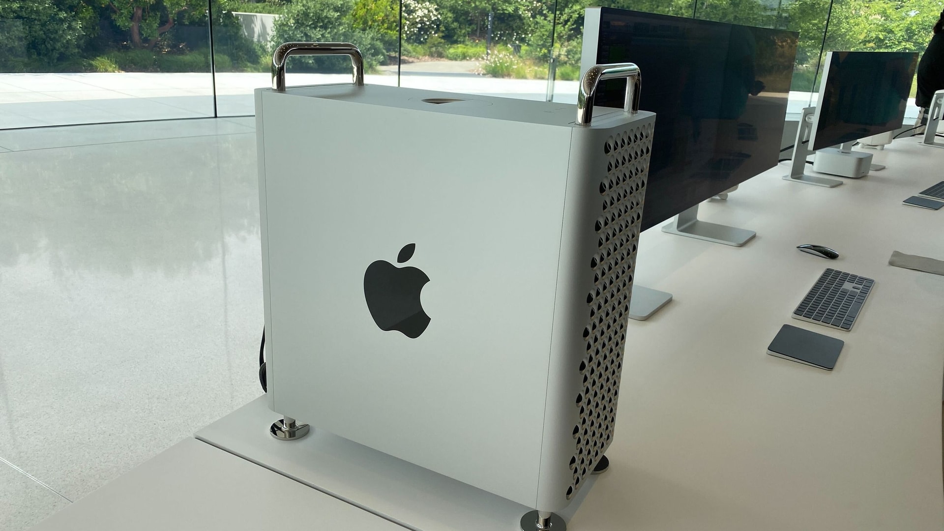 Apple discontinues Mac Pro with no future hardware plans, steering buyers toward Mac Studio