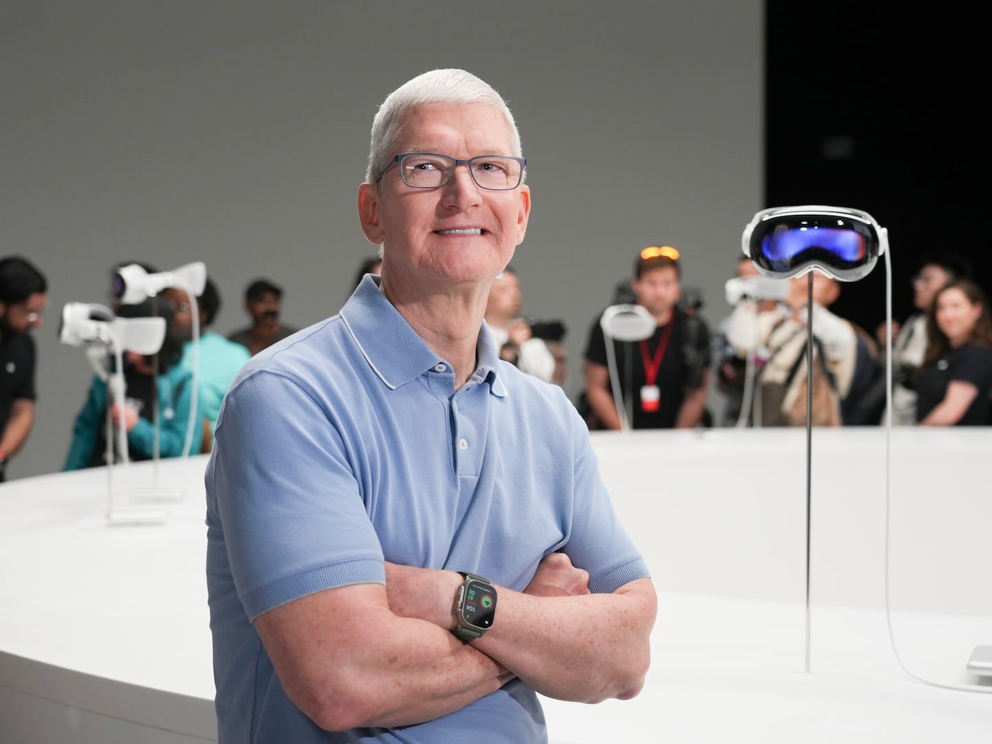 Apple announces Tim Cook stepping down as CEO in major leadership transition