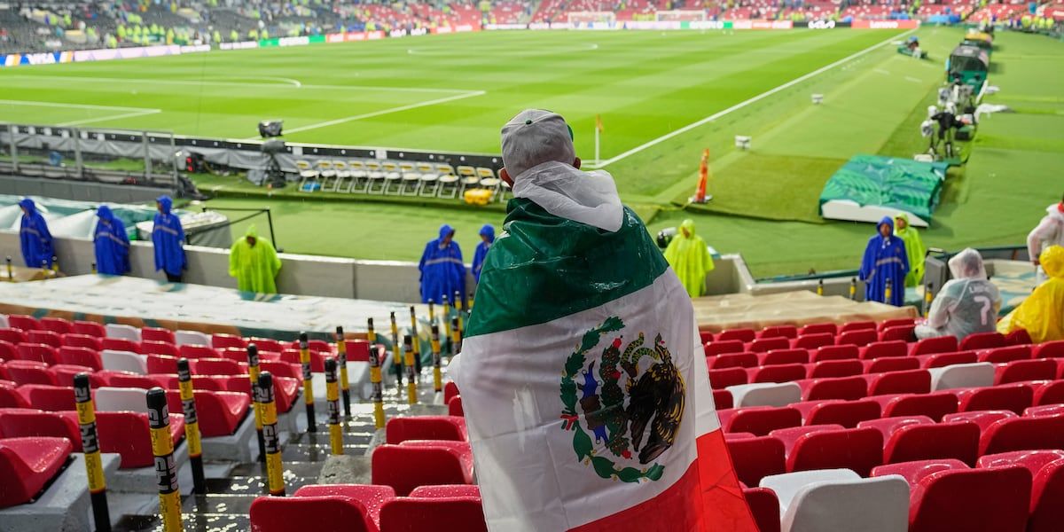 World Cup Match Between Mexico and Ecuador Delayed in Mexico City Due to Thunderstorm