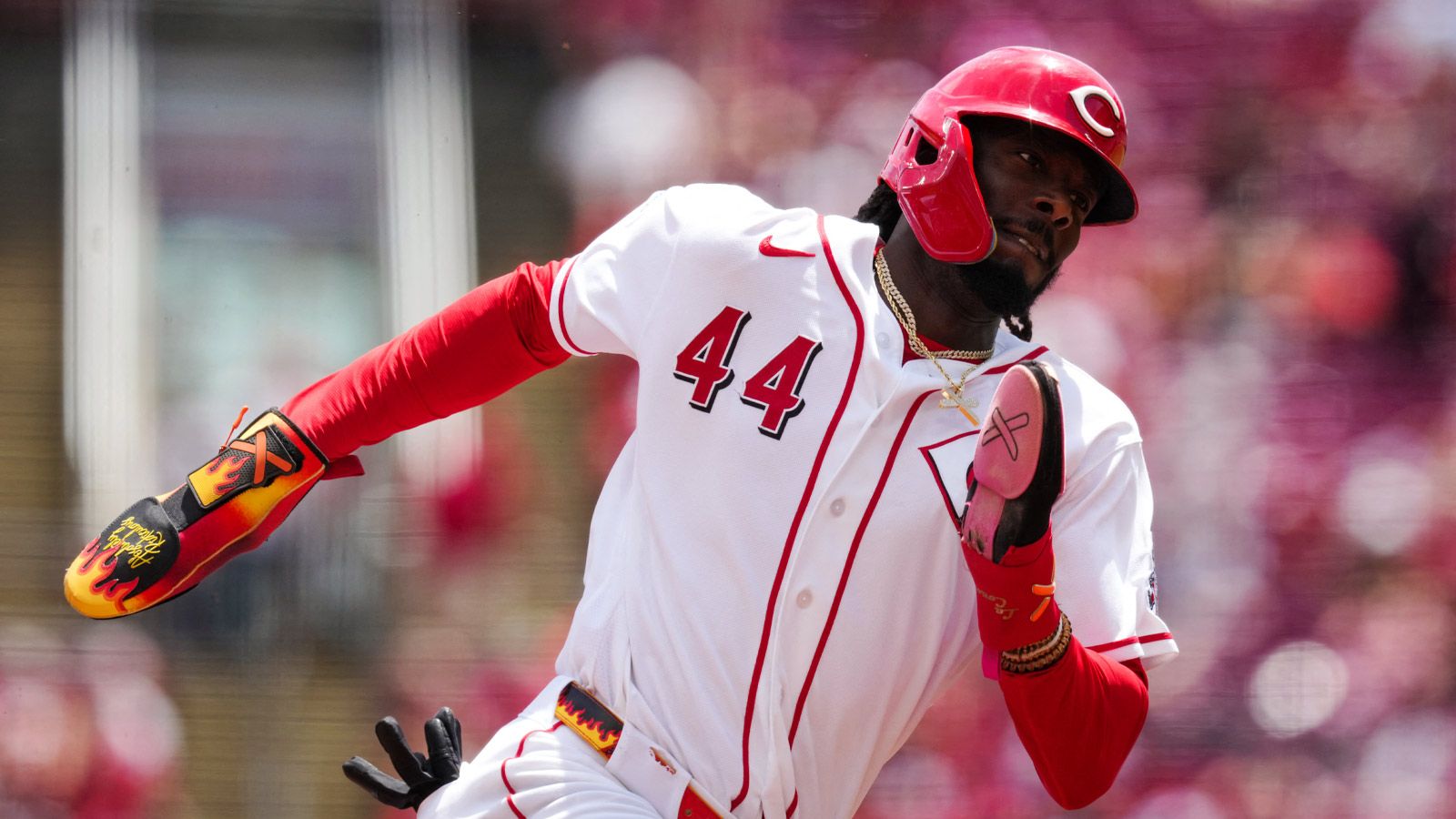 Reds' Elly De La Cruz Exits Braves Game with Hamstring Tightness, Streak at Risk