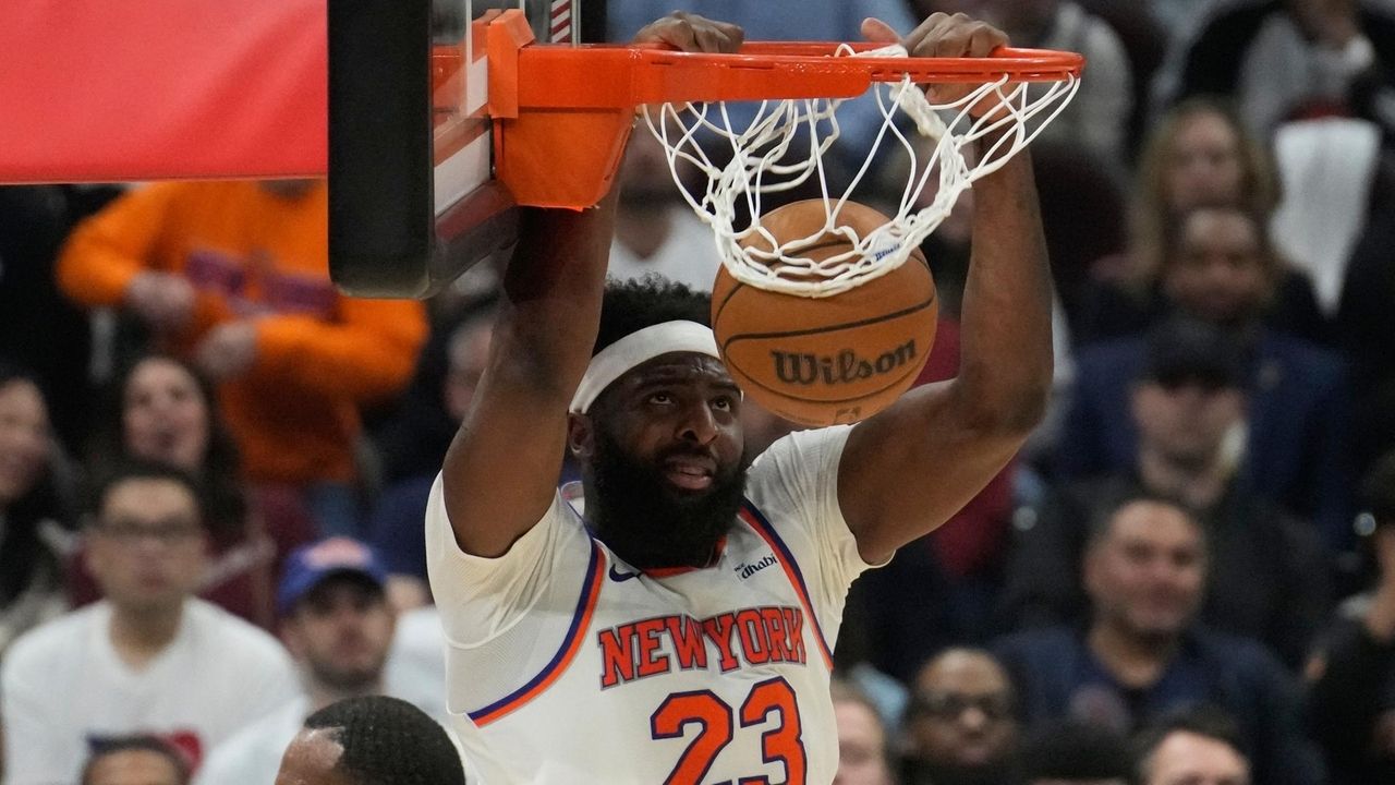 Mitchell Robinson's Broken Pinky Threatens Knicks' NBA Finals Run with No Timetable for Return