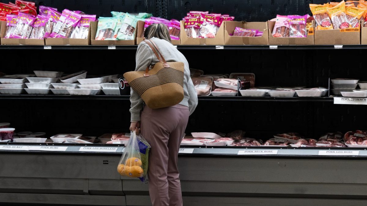 US Consumer Sentiment Falls to Record Low in May Due to Rising Inflation