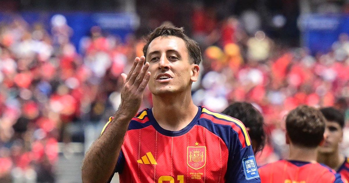 Spain Advances to World Cup Quarterfinals with Oyarzabal's Historic Double and Unbeaten Defense