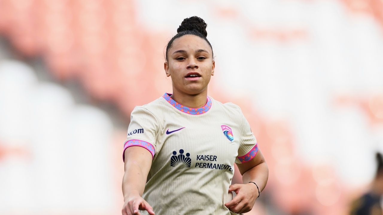 Dudinha Powers San Diego Wave to 2-1 Victory Over Rival Angel City