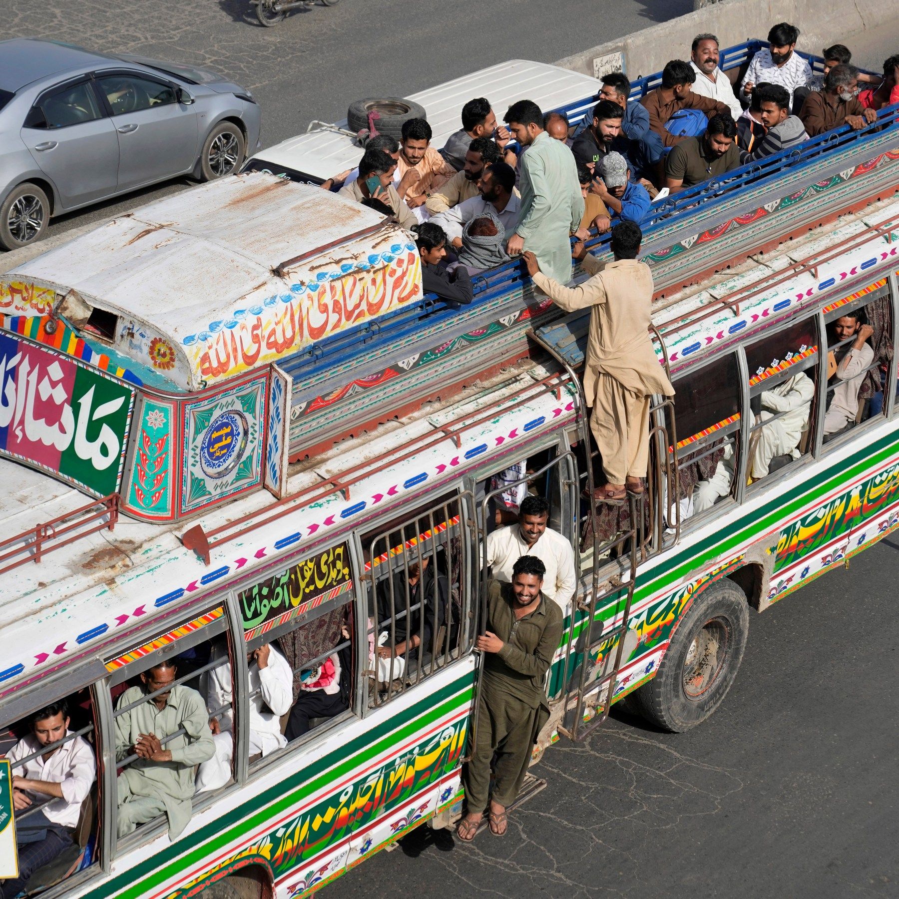 Overcrowded Bus Plunges into Ravine in Pakistan, Killing 40 and Injuring Eight