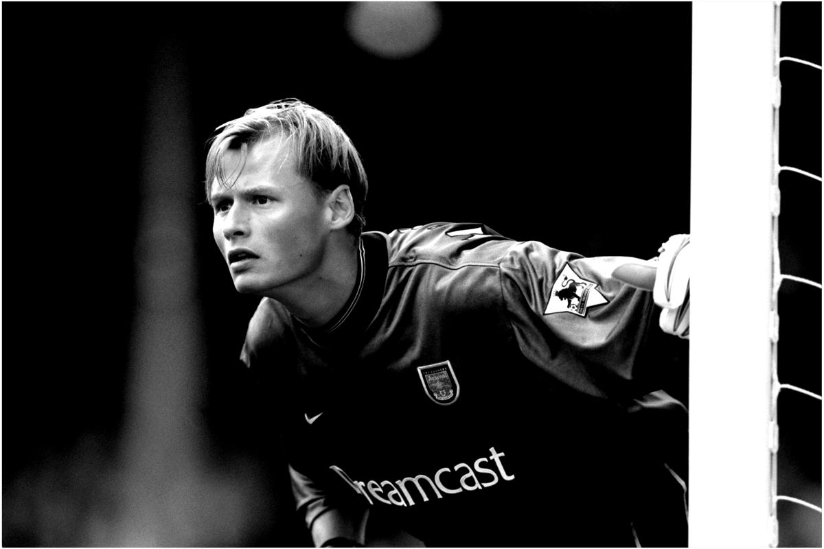 Former Arsenal goalkeeper Alex Manninger dies at 48 in train collision