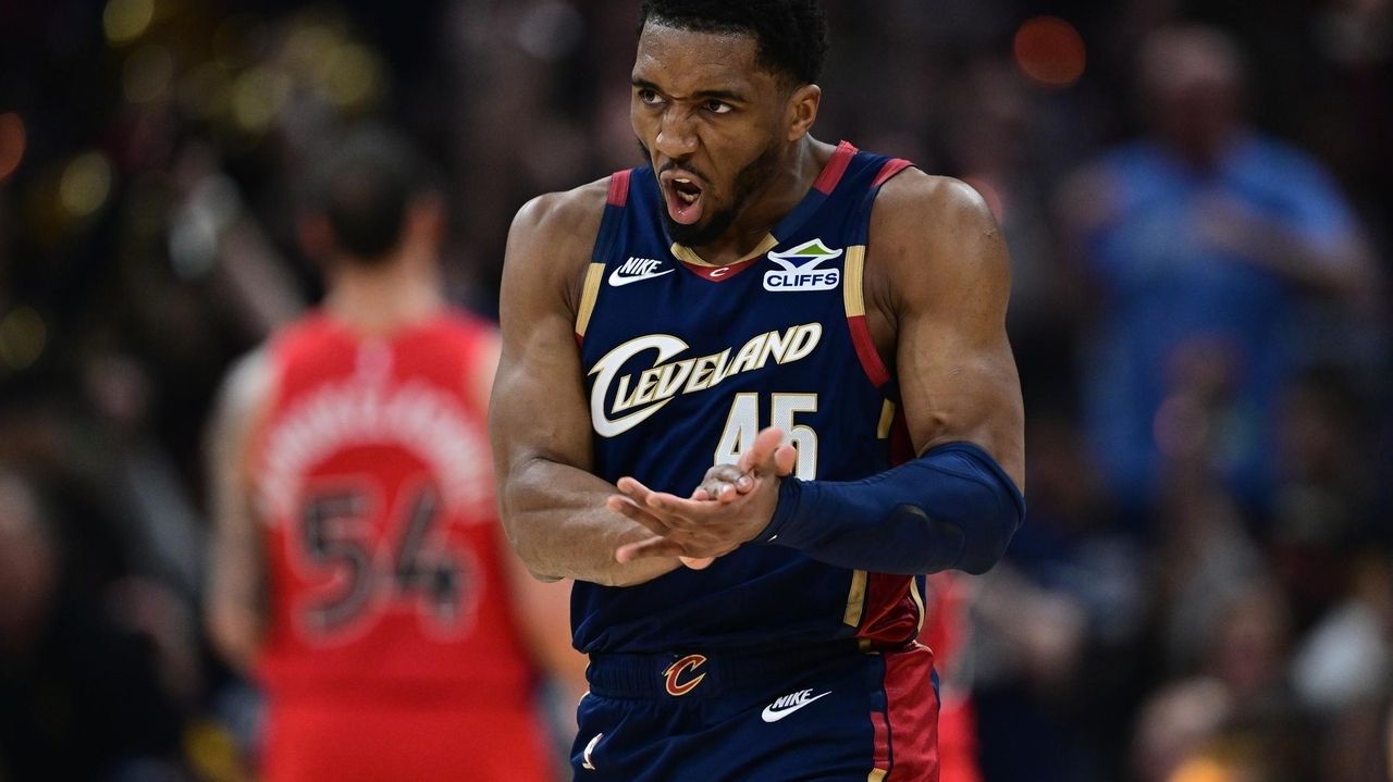 Mitchell Scores 32, Strus Adds 24 as Cavaliers Defeat Raptors 126-113 in Game 1