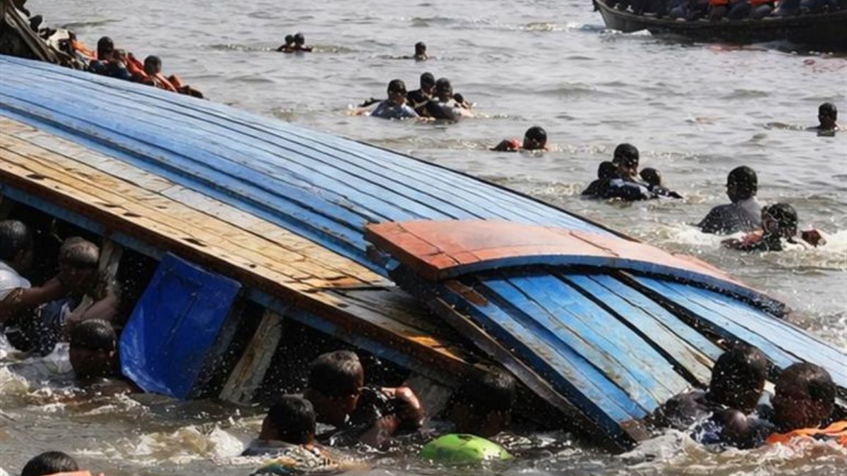 Tourist boat capsizes in northern India, killing at least 10 people