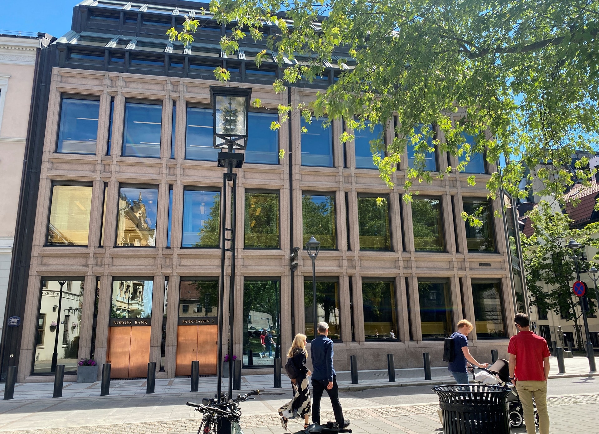 Norges Bank Adds Billions in New Equity to AT&T, Intuit, Booking, and Digital Realty