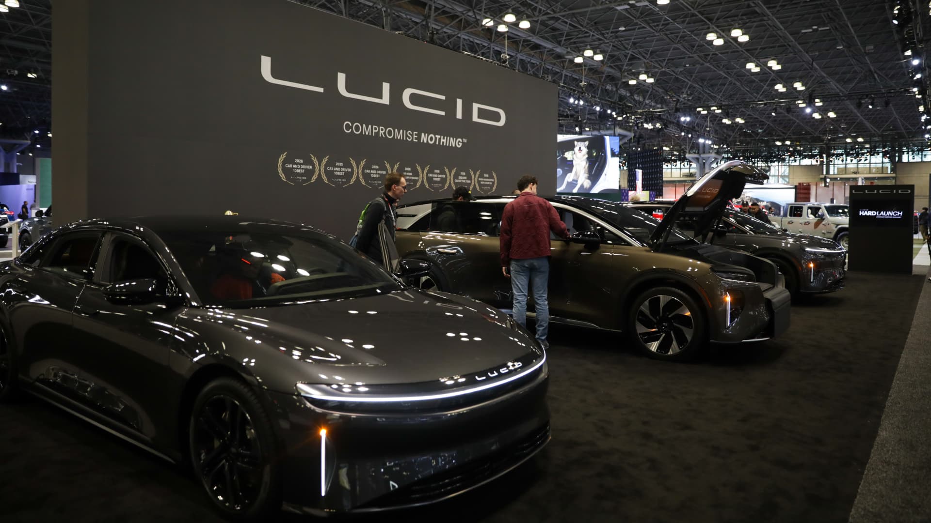 Lucid Group Cuts 18% US Jobs, Leadership Shifts Amid Cooling EV Market
