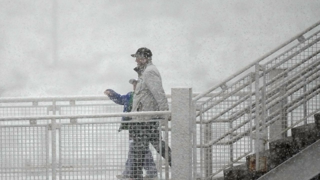 Colorado Hit by Late Spring Snowstorm, Causing School Closures and Commuter Disruptions