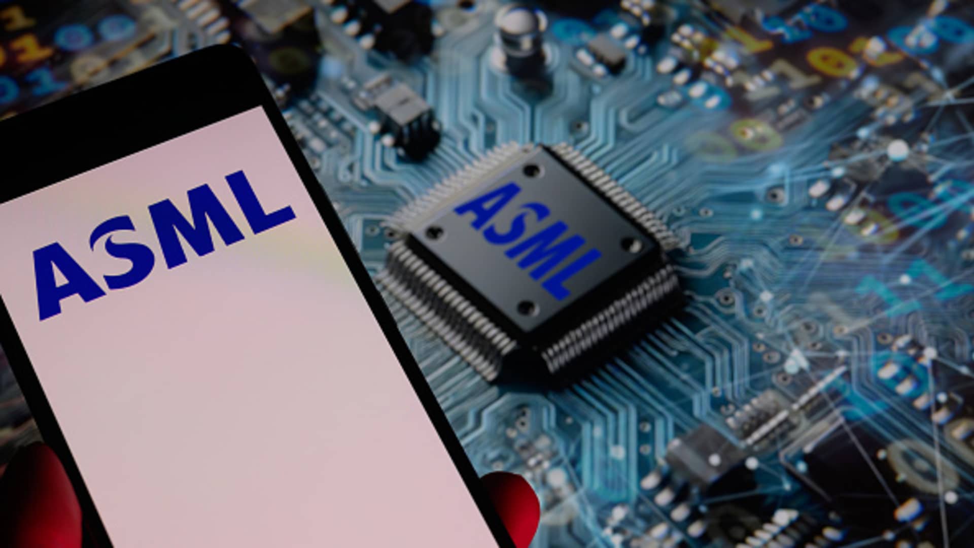 Intel Begins High-Volume Manufacturing of Panther Lake Chips Using Cutting-Edge High NA EUV Lithography