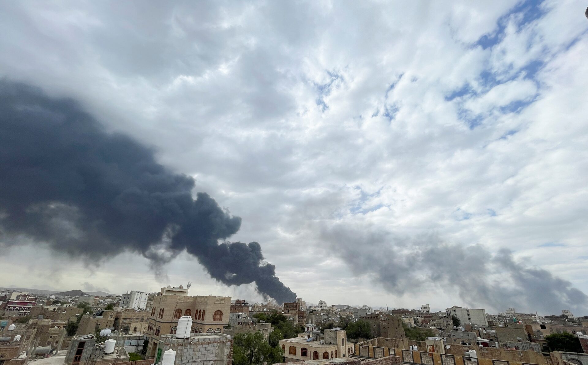 Houthi Attacks Intensify Across Saudi Arabia, Threatening Red Sea Shipping and Fragile Ceasefire
