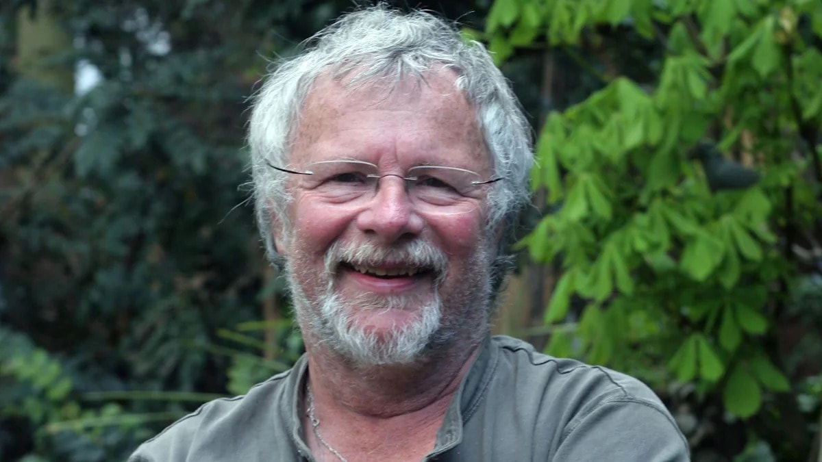 Bill Oddie, Renowned Wildlife Presenter, Comedian, and Conservationist, Dies at 85