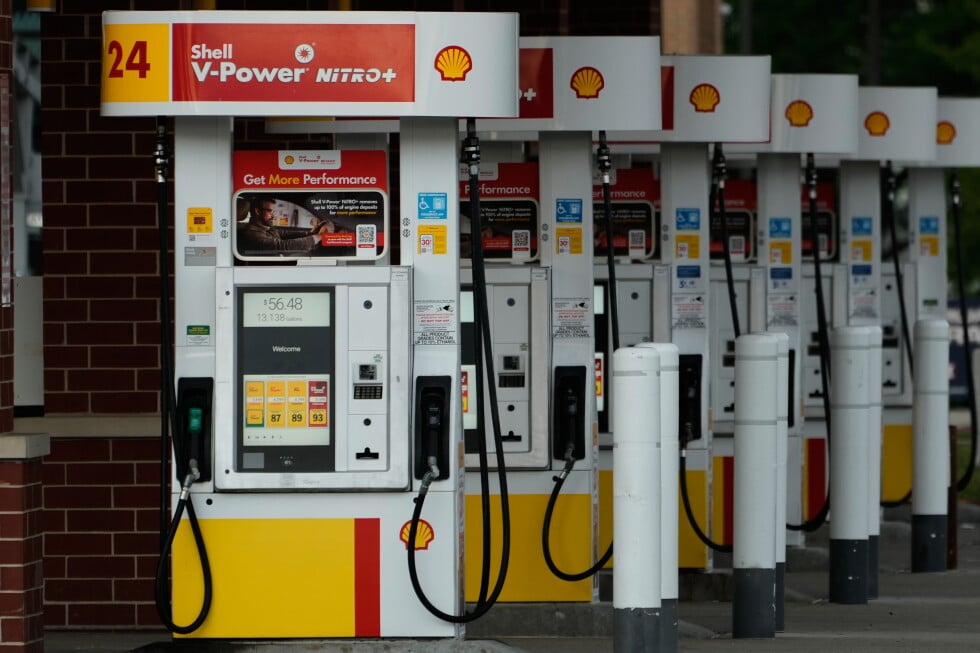 US Inflation Cools Sharply in June Driven by Energy Price Drop, Fed Eyes Future Amid Risks
