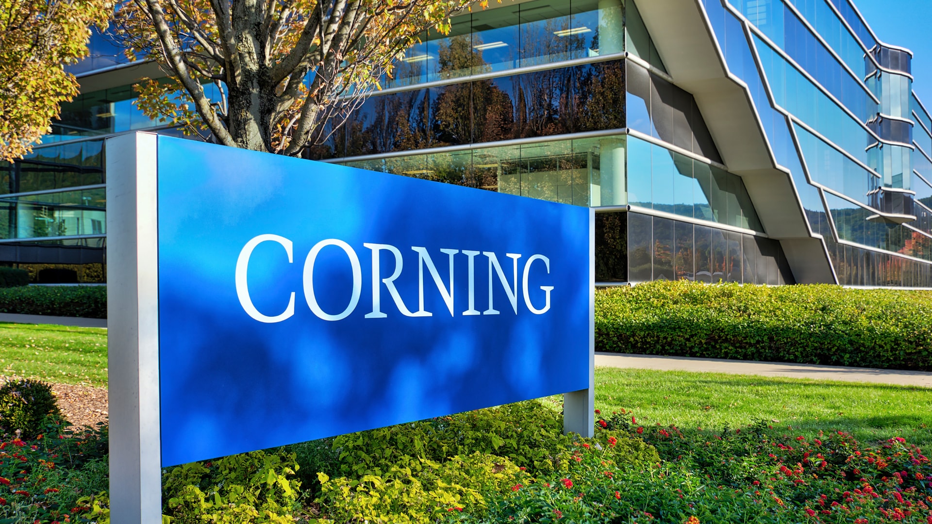 Empirical Wealth Management Adjusts Q1 Portfolio, Trimming Corning While Boosting DFUV Stake