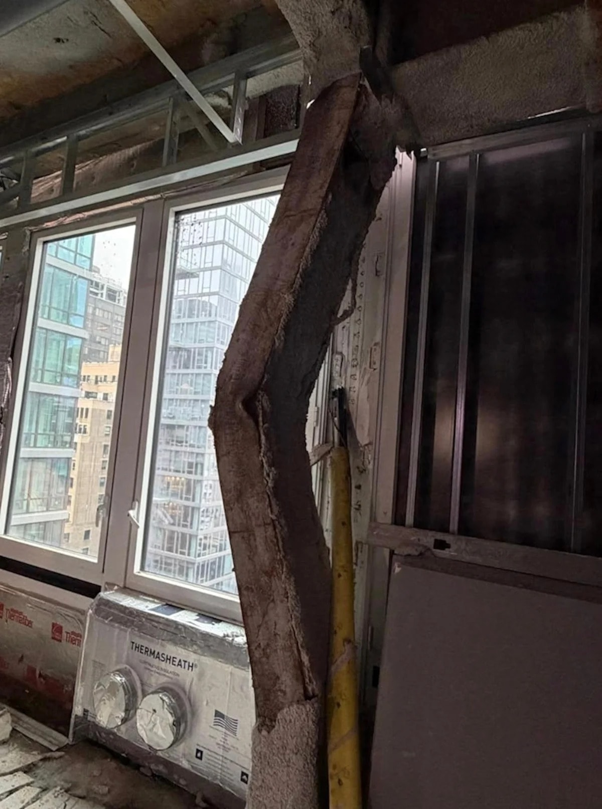 Midtown Manhattan High-Rise Experiences Structural Failure, Prompting Evacuations and Street Closures Near Grand Central