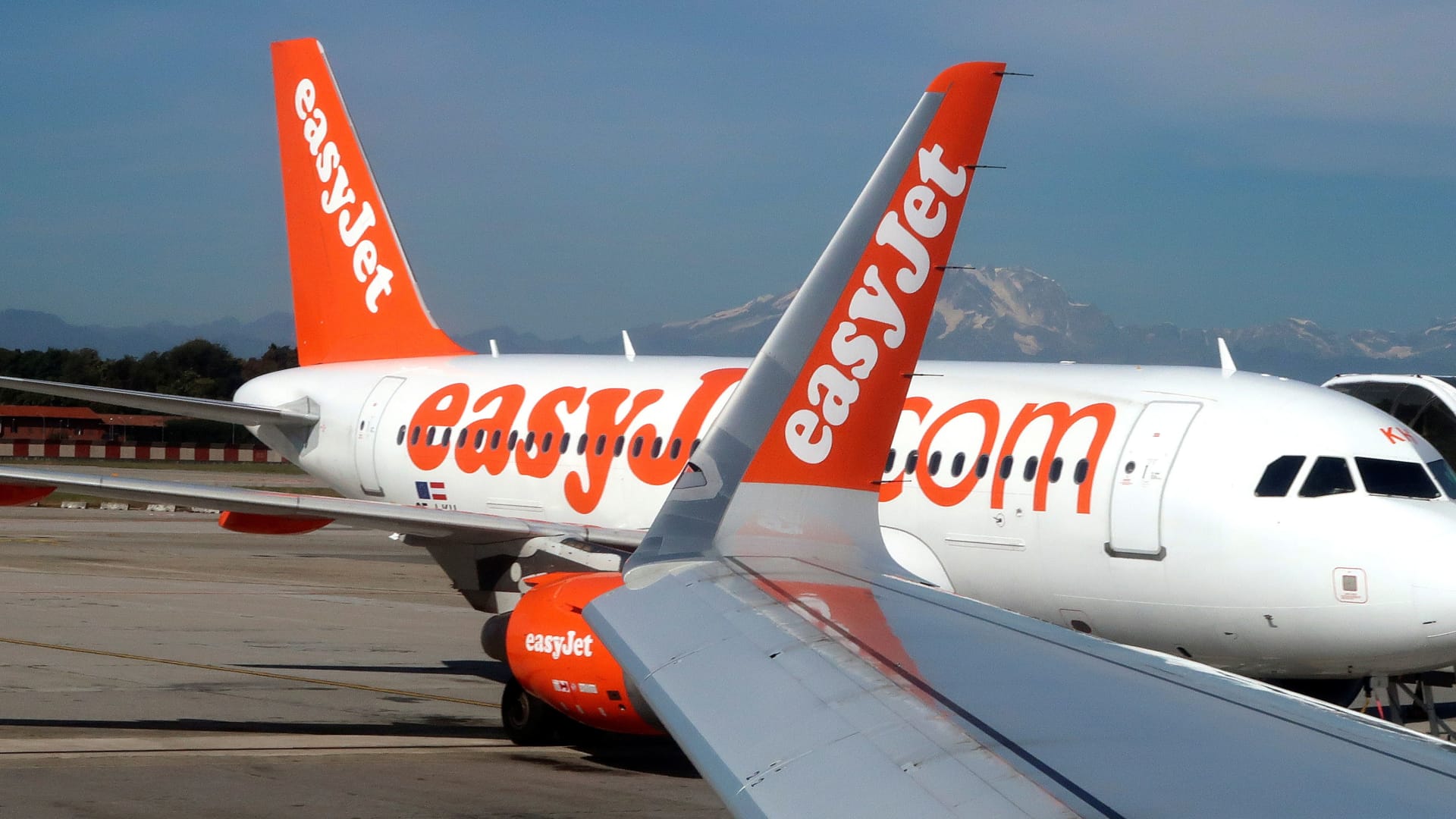 Apollo Global Management Secures £5.7 Billion EasyJet Takeover, Board Recommends Deal