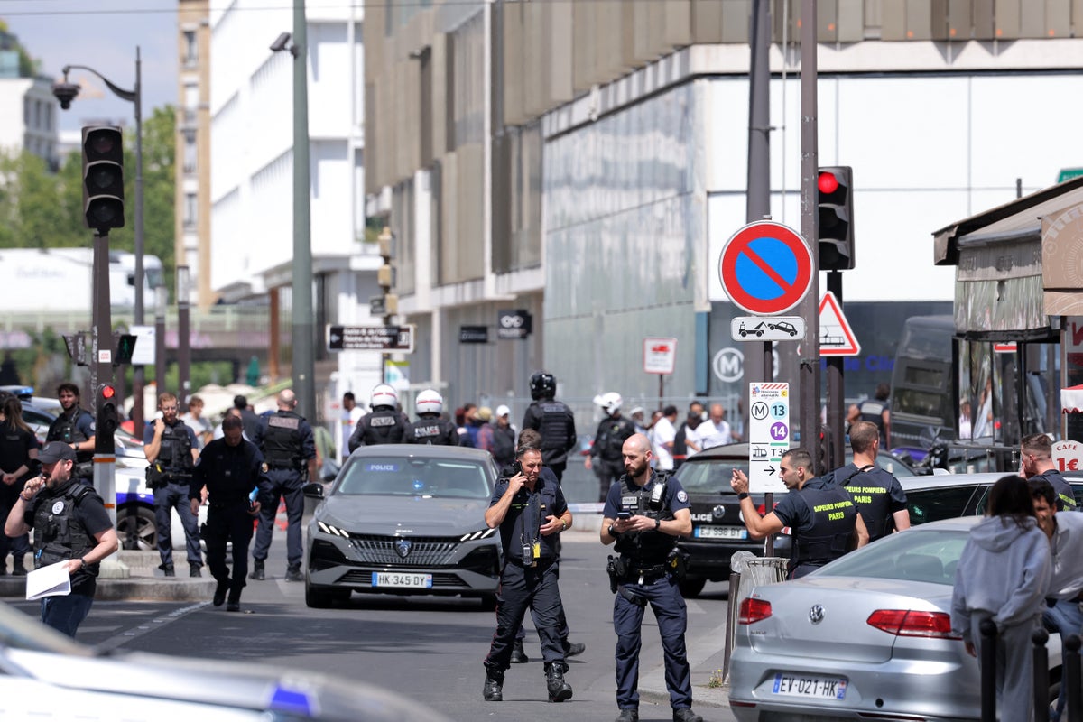 Man Arrested After Paris Knife Attack Leaves Three Women Injured, Motive Unclear
