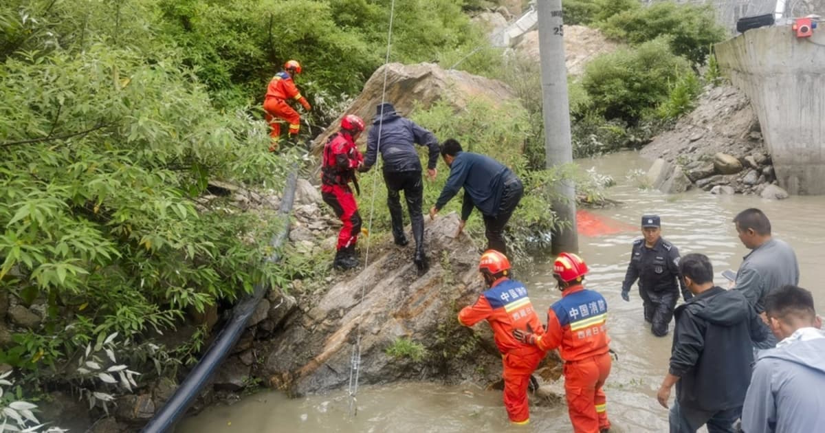 Mudslides and Flash Floods Sever Gyirong Border Crossing, Triggering Massive Rescue Operations