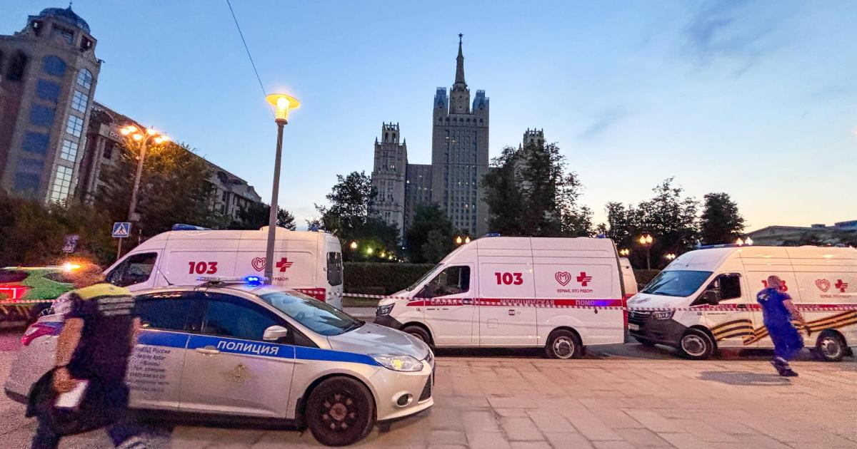 Improvised explosive device kills three at Moscow restaurant, sparking terrorism inquiry