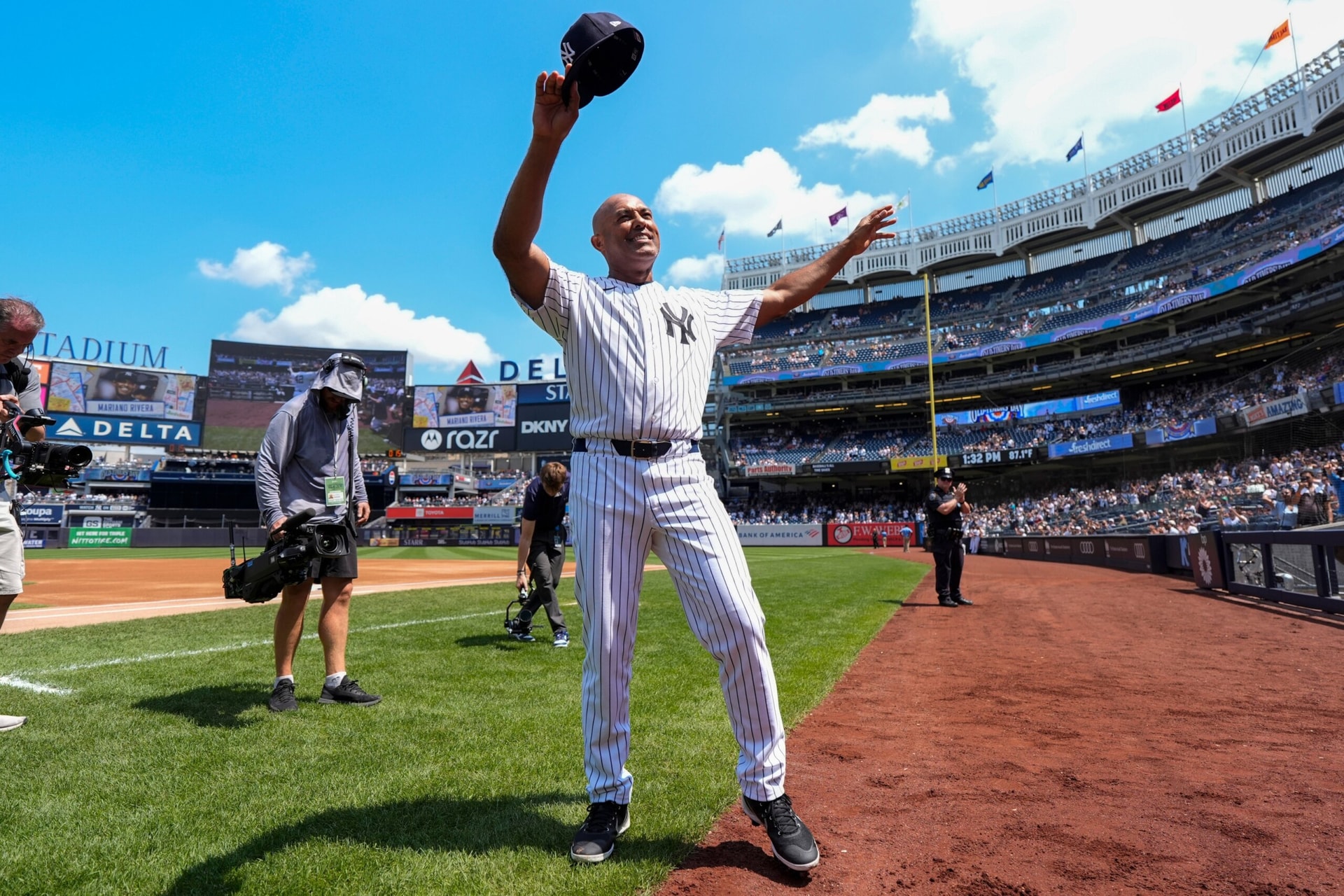 Mariano Rivera Returns to Yankees Old-Timer's Day, Pitches After Achilles Injury Recovery