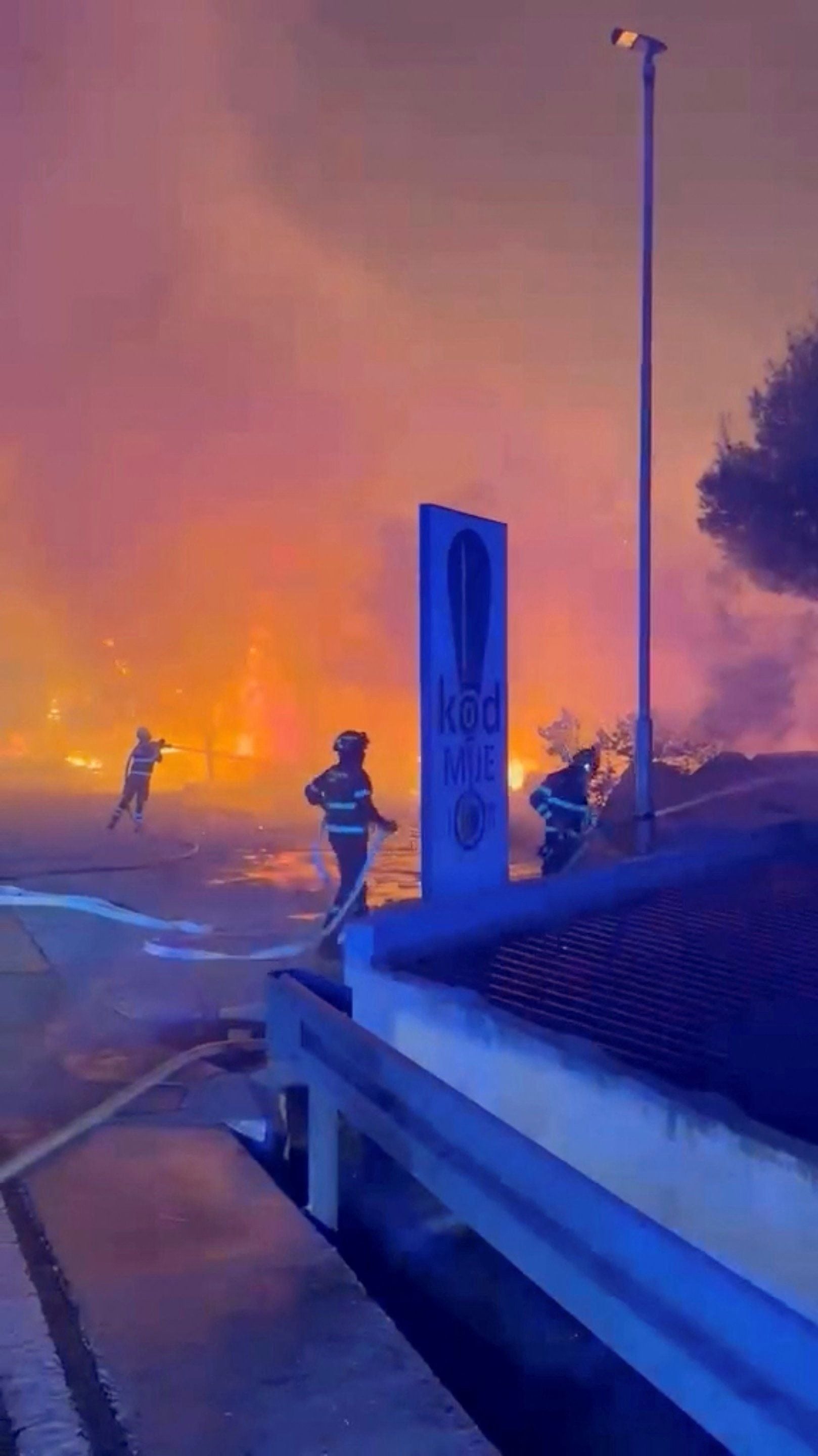 Strong Winds Fuel Omiš Wildfire, Forcing Mass Evacuations and Injuring Nineteen in Croatia