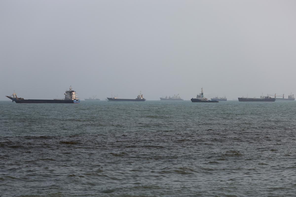 US Forces Fire on Panama-Flagged Ship in Gulf of Oman for Breaching Iran Blockade
