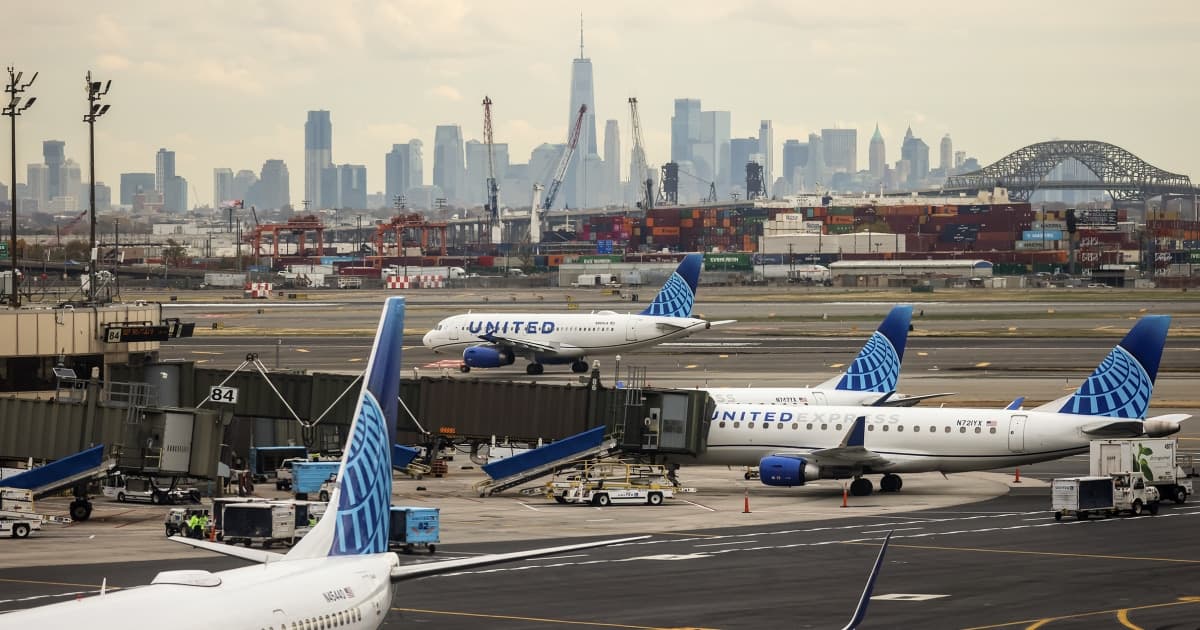 FAA grounds flights at major regional airports following communications equipment failure