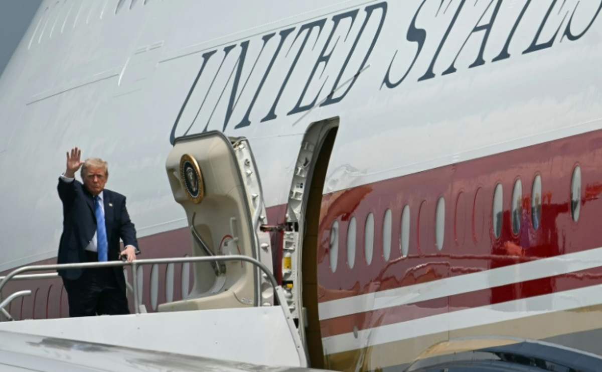 Trump Plans International Trip to Ireland Aboard Gifted Qatari Boeing 747