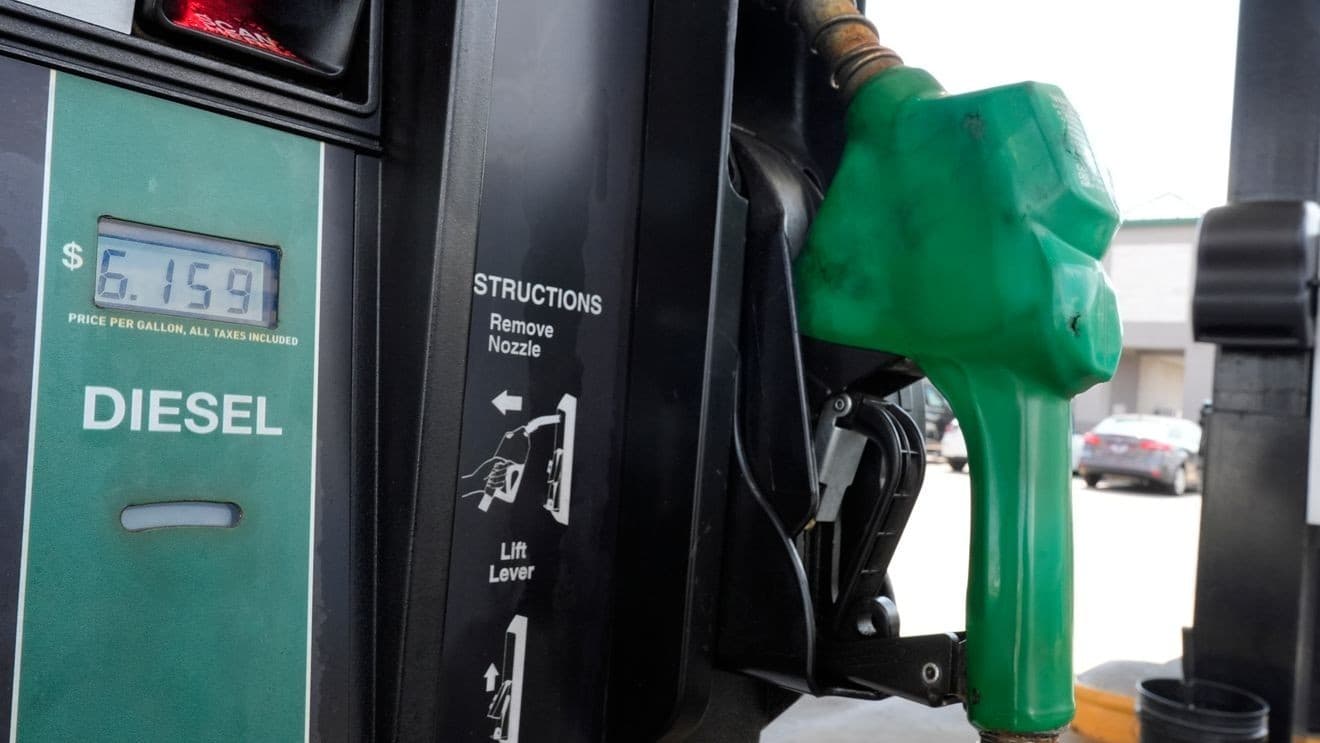U.S. Fuel Prices Surge Dramatically Amid Escalating Middle East Conflict and Supply Disruptions